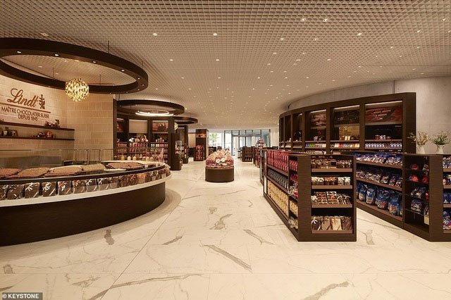 Tổng diện tích khu triển lãm là 1.500 mét vuông. Chỉ riêng cửa hàng socola này đã rộng đến 500 mét vuông.