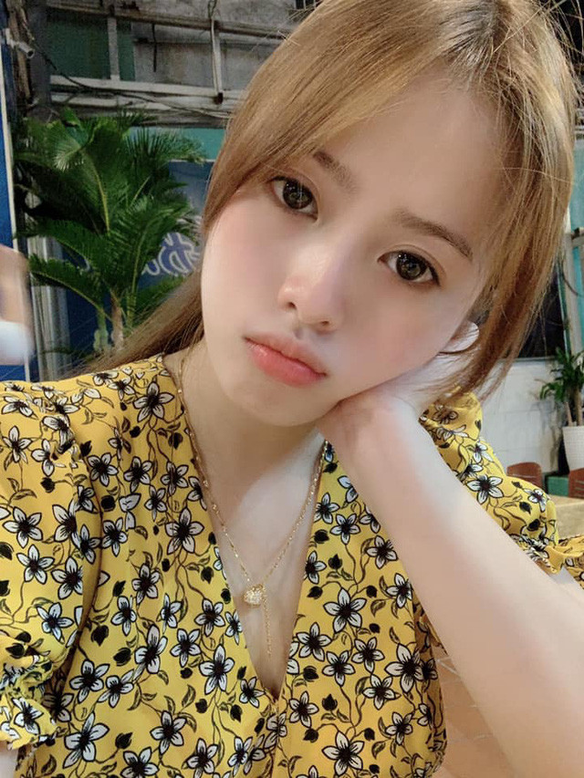 Trên trang cá nhân, cặp đôi thường xuyên chia sẻ những khoảnh khắc vui vẻ, hạnh phúc trong cuộc sống thường ngày.