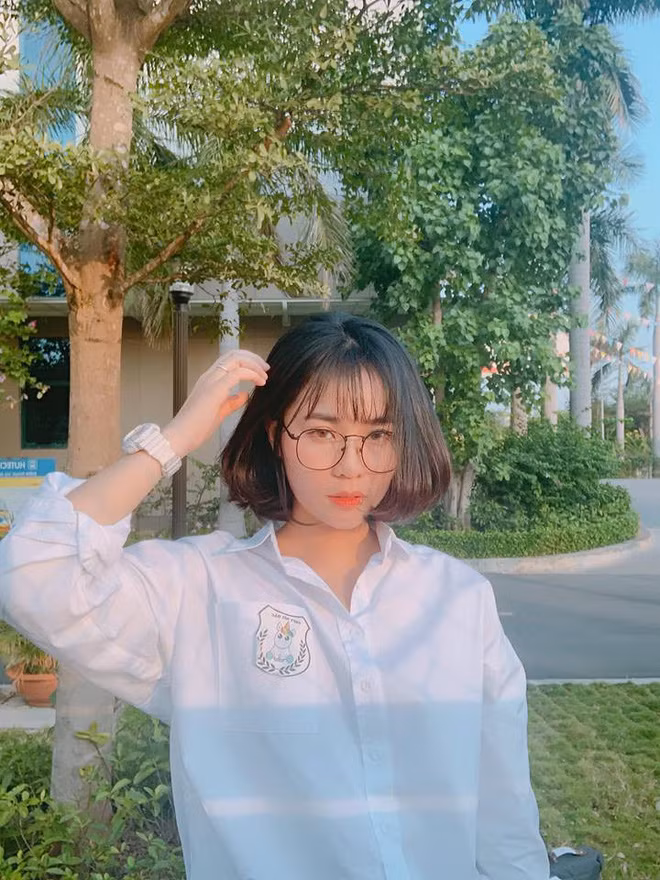 Nếu những ai thường xuyên theo dõi nữ streamer MisThy đều quen thuộc với phong cách có phần khoẻ khoắn, đơn giản của cô nàng.