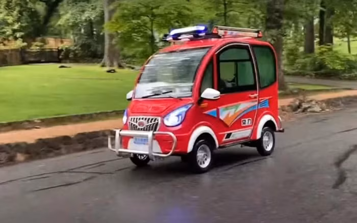 Ấy vậy mà Trung Quốc lại cho ra lò được chiếc ô tô có giá chỉ bằng, hay thậm chí là rẻ hơn các mẫu smartphone cao cấp bây giờ.