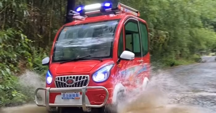 Mẫu xe điện này có thiết kế khá ổn, thậm chí là tốt trong tầm giá với đầy đủ các tính năng cơ bản cần thiết. Nó có thể chạy hơi chậm 1 chút, nhưng lại mang đến cảm giác lái xe khá thoải mái và chân thực. Cận cảnh xe điện của Vinfast