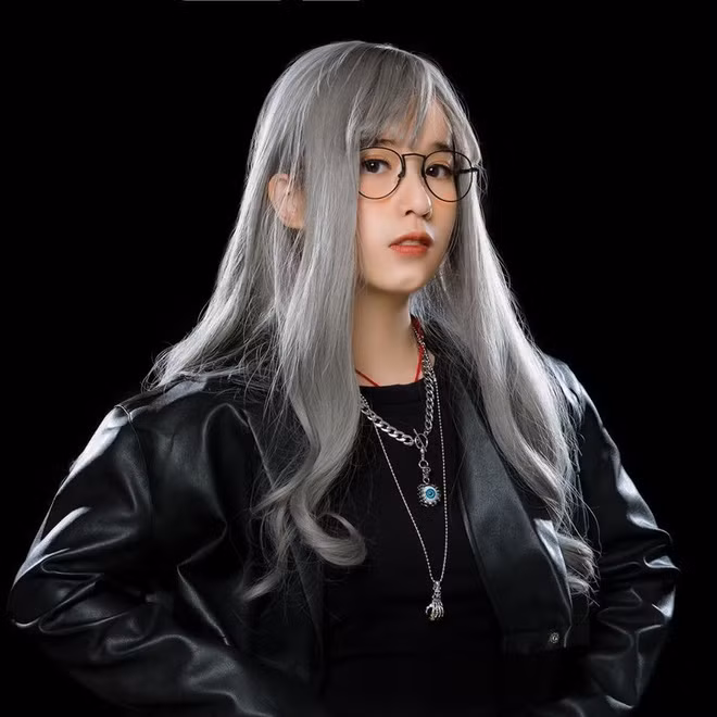 Những hình xăm trên cơ thể Tippy lại chính là đặc điểm nổi bật và dễ nhận dạng ra cô nàng này. \ Mời quý độc giả đón xem thêm video Nữ streamer kiếm hơn 20 triệu đồng mỗi ngày - Nguồn: KÊNH VTC1