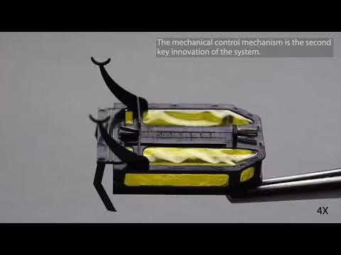 "Cơ bắp" của RoBeetle được làm từ các sợi hợp kim nickel-titanium, được biết đến với cái tên Nitinol, có thể co lại khi gặp nóng, khác với hầu hết kim loại thường giãn nở ra khi nóng. Sợi hợp kim trên được phủ một lớp bột platinum, có tác dụng làm chất xúc tác cho việc đốt cháy methanol dạng hơi.