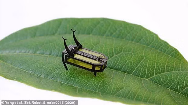 Khi hơi bốc lên từ buồng nhiên liệu của RoBeetle được đốt cháy trên bột platinum, các sợi hợp kim co lại, và một loạt van siêu nhỏ sẽ đóng lại để ngăn việc đốt cháy. Sau đó, các sợi hợp kim lạnh dần và nở ra, khi đó các van được mở và quá trình trên được lặp lại cho đến khi nhiên liệu được tiêu thụ hết.