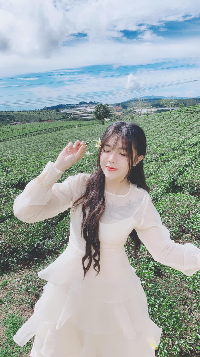 Phương Min tên thật là Nguyễn Trần Minh Phương, hiện đang sinh sống tại Sài Gòn được biết đến là một Tiktoker chuyên review ăn uống hot nhất trên MXH Tik Tok.