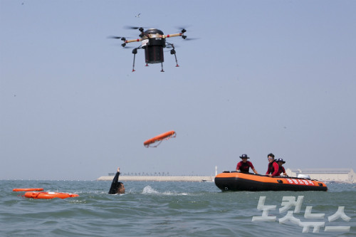 Những Flycam được trang bị bộ cảm biến đặc biệt có thể phát hiện dấu hiệu những người sống sót dưới đống đổ nát, trên biển và nhiều vùng khác.