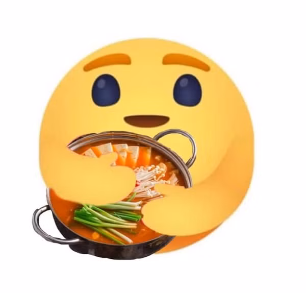 Phổ biến nhất là phiên bản icon thương thương ôm đồ ăn, từ trà sữa trân châu, nồi lẩu, cho đến món bánh mỳ bơ tỏi đang ''hot rần rần'' thời gian gần đây.