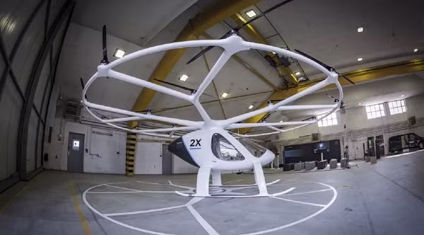 Volo-Hubs có chức năng như một trạm dừng của taxi bay. Tại đây, những chiếc taxi bay sẽ được cung cấp nhiên liệu và bảo dưỡng nếu có bất cứ sự cố nào xảy ra. Sau mỗi 30 giây, một chiếc Volocity khác sẽ được di chuyển đến bãi cất cánh và thực hiện các chuyến bay tiếp theo.