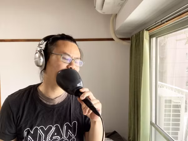 Người có cơ hội trải nghiệm bộ công cụ này cho biết, tuy không được xịn như bộ full đắt tiền nhưng âm thanh từ tai nghe khá hay và ấn tượng. Hiện sản phẩm có giá khoảng 72 USD, được rao bán trên Amazon.