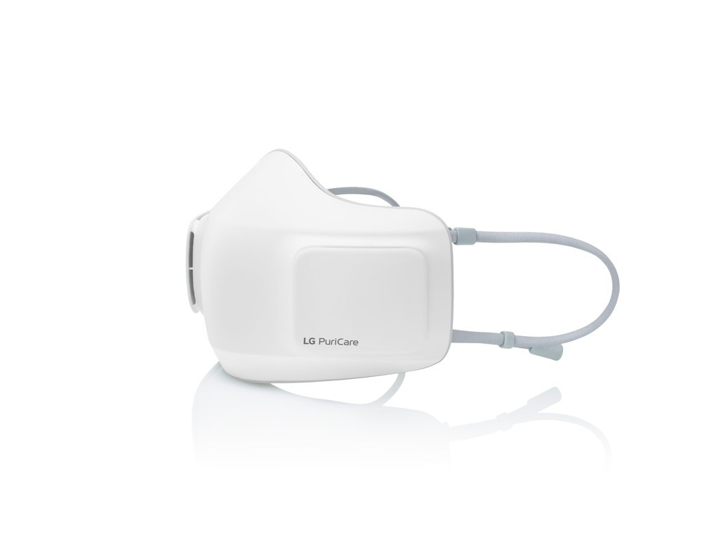 Sản phẩm còn được trang bị thêm sạc đi kèm đèn LED tia cực tím có tác dụng diệt khuẩn. PWAP cũng có thể gửi thông báo cho người dùng thông qua ứng dụng LG ThinQ trên thiết bị di động khi bộ lọc cần được thay thế. Nhà sản xuất khẳng định sản phẩm mới được thiết kế tiện lợi và cho phép người dùng sử dụng thiết bị này thoải mái trong nhiều giờ. Với thỏi pin có dung lượng 820 mAh, thời gian hoạt động của PWAP sẽ lên đến 8 giờ liên tục ở chế độ thấp và 2 giờ ở chế độ năng lượng cao. Sản phẩm này sẽ bắt đầu được cung cấp ra thị trường từ quý IV/2020, khởi đầu ở “một số thị trường nhất định”.
