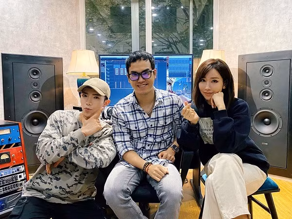 Cũng trong thời điểm COVID-19 "nóng" hơn bao giờ hết, ca khúc Ghen Cô Vy với sự kết hợp giữa Bộ y tế, ca sĩ Min, Erik và nhạc sĩ Khắc Hưng như trở thành xu hướng không chỉ tại Việt Nam mà ở khắp nơi trên thế giới. Dự án này đưa tên tuổi các nghệ sĩ Việt đến nhiều người hâm mộ hơn.