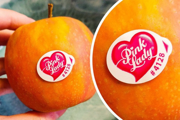 Những chữ cái và con số trên nhãn dán trái cây không chỉ cho chúng ta biết những sản phẩm này đến từ đâu mà còn bật mí chúng được tạo nên thế nào. Mã gồm 4 chữ số bắt đầu bằng 3 hoặc 4 - sản phẩm này được trồng theo cách thông thường, mã gồm 5 chữ số bắt đầu bằng 8 - sản phẩm này đã được biến đổi gen.