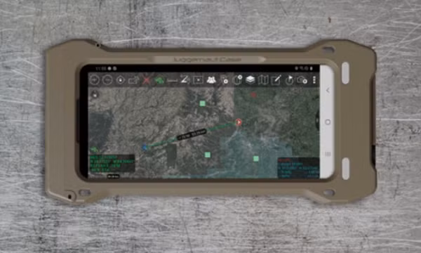 Theo Samsung, chiếc S20 Tactical Edition có những tính năng mà không phải smartphone nào cũng làm được. Đó là bật hoặc tắt màn hình trong khi đeo kính nhìn ban đêm và tùy chọn mở khóa điện thoại khi ở chế độ nằm ngang.