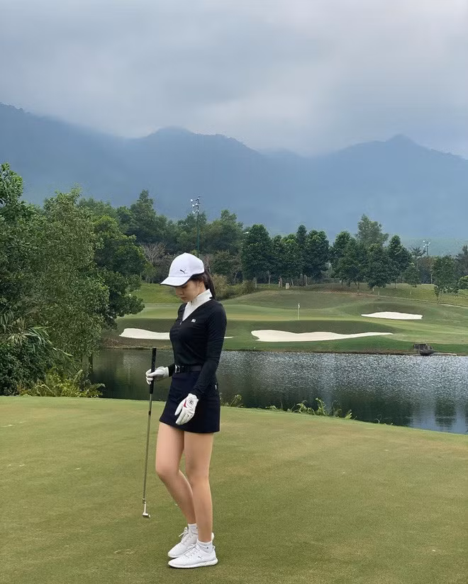 Nữ golf thủ này bắt đầu tập tành chơi golf từ năm 2019.