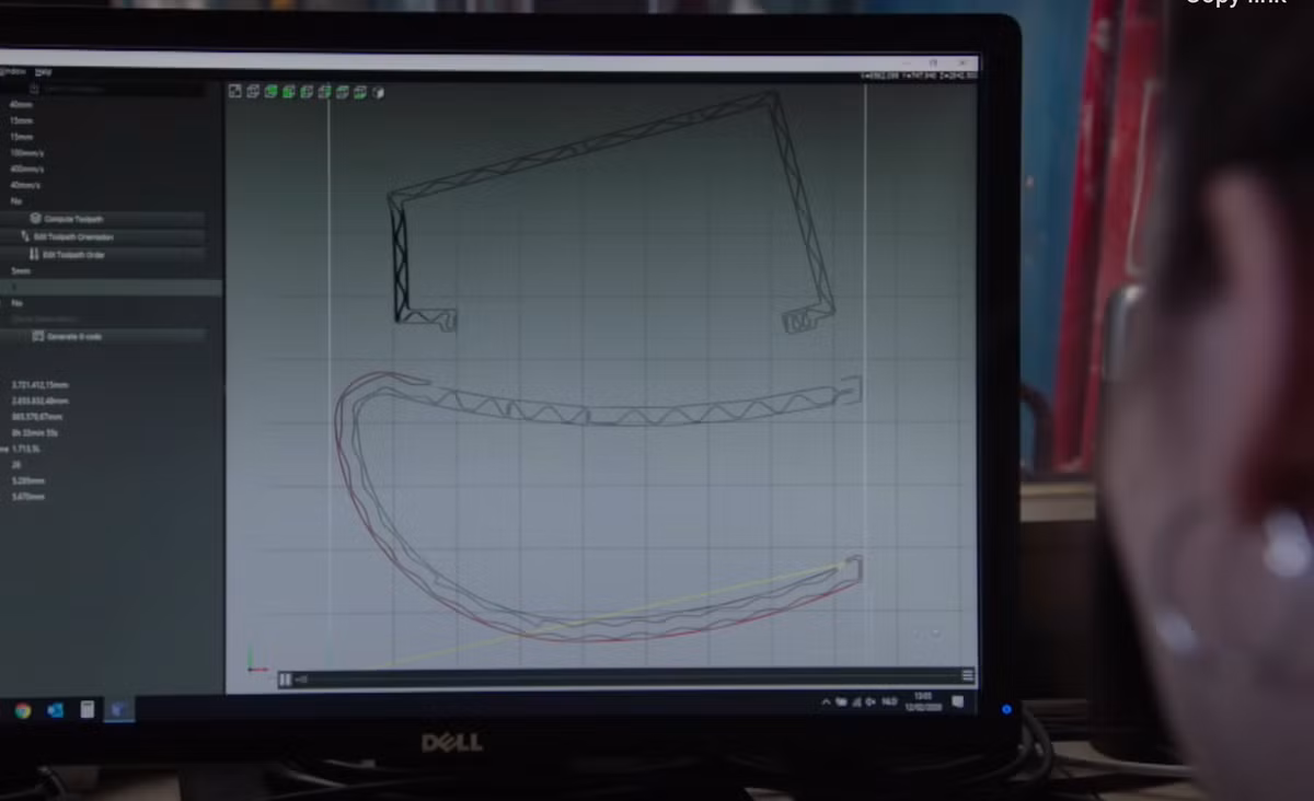 Trong khi đó, các phần khác của ngôi nhà như mái và cửa sổ sẽ được các công nhân hoàn thiện sau đó bằng phương pháp truyền thống.