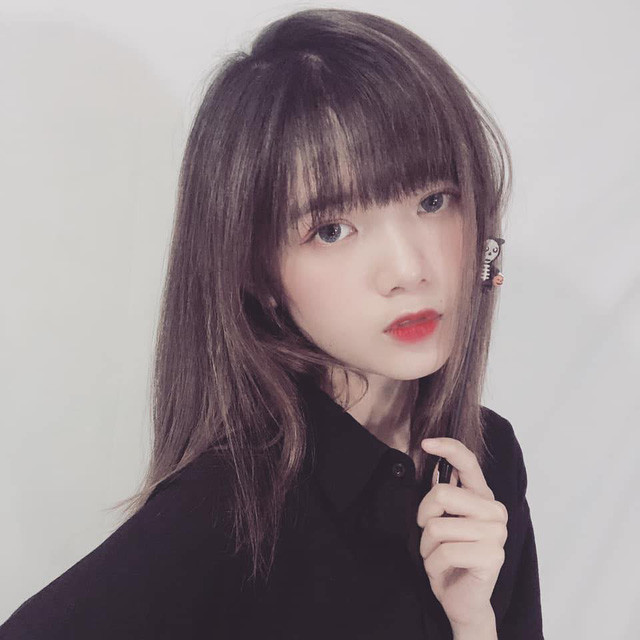 Mía Sweet tên thật là Trần Anh Thi, cô nàng sinh năm 2000, hiện tại đang sinh sống và làm việc tại Thành phố Hồ Chí Minh.