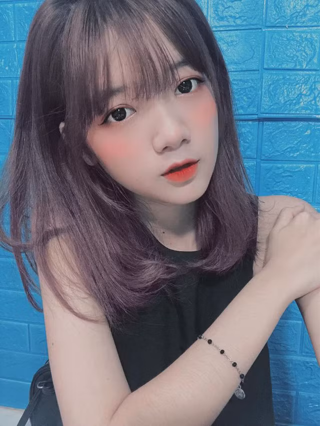 Sở hữu gương mặt có đôi nét của gái Hàn Quốc, cực xinh xắn và giọng nói vô cùng dễ thương, Mía Sweet là cô nàng streamer với phong cách ngọt ngào y như nick name của mình vậy.