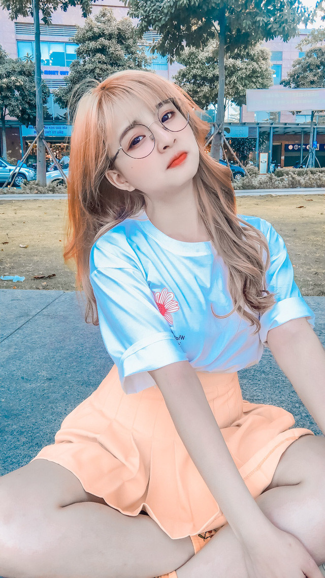 Cô nàng bén duyên với nghề streamer được khoảng 3 năm và cũng đã đạt được những thành công nhất định khi cũng vừa cán mốc hơn 1 triệu người theo dõi trên Tiktok nhờ sự cố gắng không ngừng nghỉ của mình.