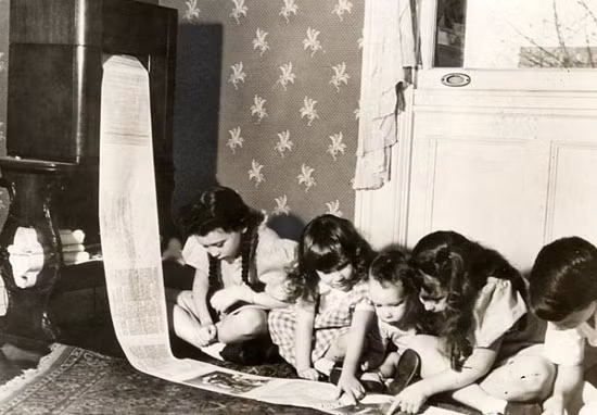 Năm 1938, tờ báo được phát hành và in qua máy fax được phát minh ở New York, Mỹ.