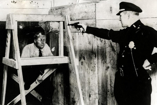 Mô hình thử nghiệm kính chống đạn.