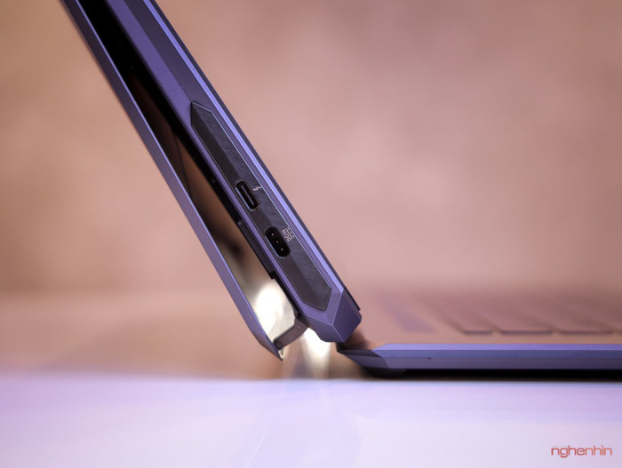 ProArt StudioBook One có một hệ thống làm mát cực khủng bao gồm mô-đun nhiệt hợp kim titan nhẹ hàng không vũ trụ và quạt polymer-tinh thể lỏng 27 cánh được thiết kế để tối ưu hóa luồng khí vào và khí thải.