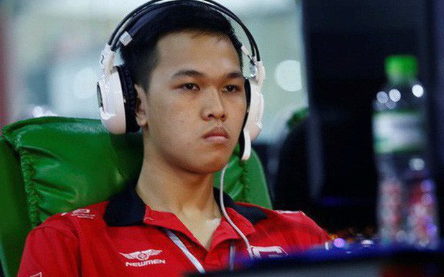 Nhắc tới cộng đồng AoE Việt Nam, không thể không nhắc đến cái tên Chim Sẻ Đi Nắng. Game thủ này được xem là thần đồng của Aoe Việt Nam với vô số dnah hiệu ở tuổi 24.