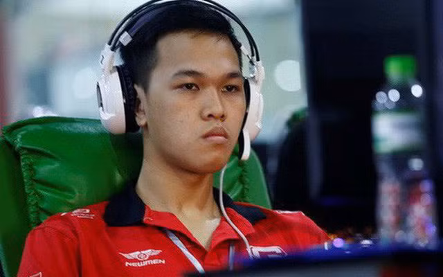 Nhắc tới cộng đồng AoE Việt Nam, không thể không nhắc đến cái tên Chim Sẻ Đi Nắng. Game thủ này được xem là thần đồng của Aoe Việt Nam với vô số dnah hiệu ở tuổi 24.