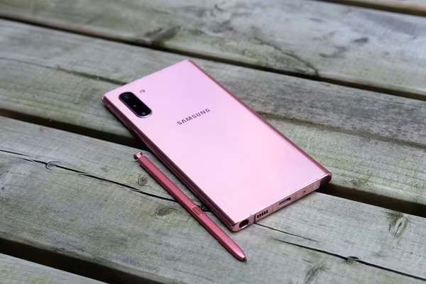 Smartphone nu chinh “Ha canh noi anh” chang the roi tay co gi dac biet?-Hinh-7