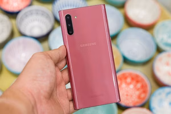 Smartphone nu chinh “Ha canh noi anh” chang the roi tay co gi dac biet?-Hinh-8