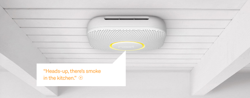 Các thiết bị báo khói (báo cháy) là một trong những công nghệ rất cần thiết cho ngôi nhà của bạn. Tuy nhiên, điều đáng buồn là chúng thường không hoạt động hoặc hoạt động "trái ý chủ nhân" trong những tình huống khẩn cấp nhất (chẳng hạn như bạn đang tổ chức một bữa tiệc vào buổi tối và có ai đó vứt thuốc lá hút dở giữa sàn....). May mắn rằng, Nest đã tạo ra Nest Protect – một loại cảm biến khói được sử dụng trong công nghiệp. Đây cũng là thiết bị báo động cho nhà thông minh đầu tiên mà bạn có thể đặt chế độ im lặng từ điện thoại mà không cần thêm bất cứ phần cứng nào cả.