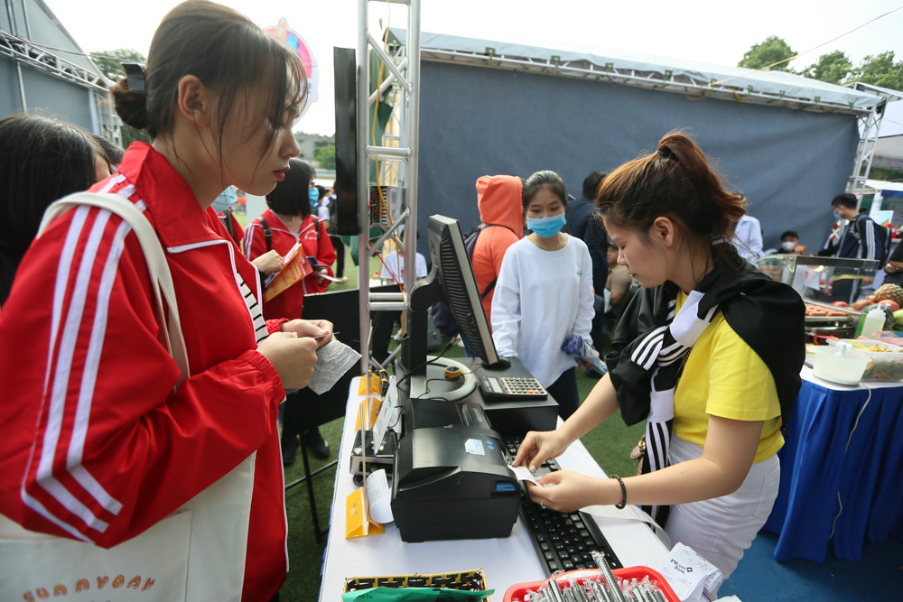 Thanh toán điện tử là công nghệ hiện đại nhất hiện nay, tiến gần tới thời đại không tiền mặt.