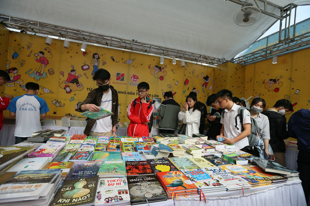 Điểm đặc biệt tại ngày hội này là mọi thứ đều mua sắm không dùng tiền mặt.