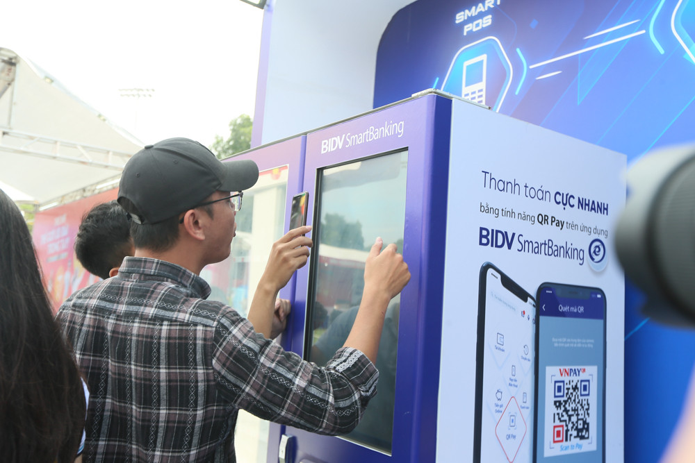 Ngoài ra, các bạn trẻ có thể sử dụng hình thức thanh toán nhanh qua QR Code.