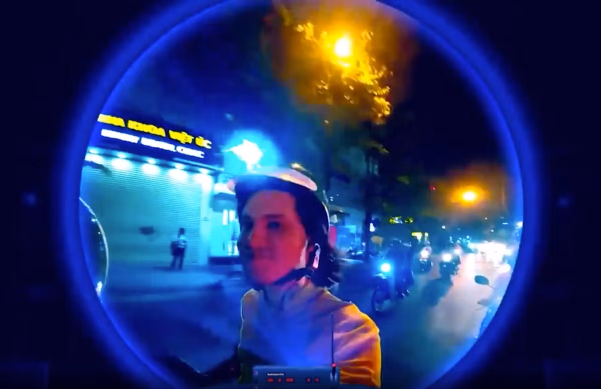 Đến khi trải nghiệm cỗ máy thời gian do chính tay mình tạo ra, bản thân Lucas cũng ngỡ ngàng. Anh thừa nhận rằng, đã có quá nhiều những ký ức đẹp mà mình vô tình lãng quên, "cỗ máy thời gian" đã cho anh một lần nữa trở lại và sống lại trong từng khoảnh khắc đó.