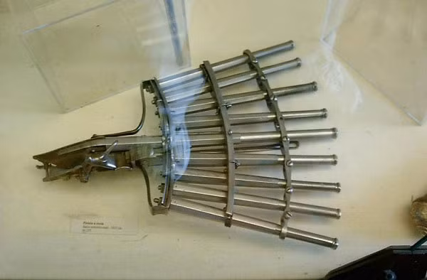 Khẩu súng chân vịt “khủng” với 8 nòng.