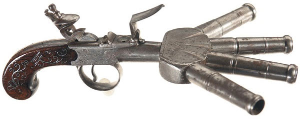 Súng lục “chân vịt” được sản xuất vào những năm 1800 với mục đích sát thương cùng lúc nhiều mục tiêu. Súng thiếu tính thực tế bởi các nòng chĩa ra nhiều hướng khác nhau nên không chính xác.