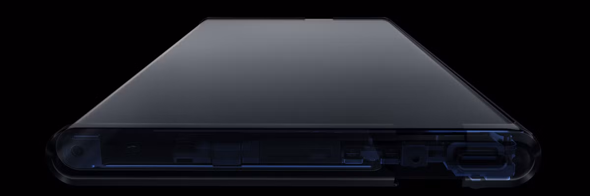 Bên dưới màn hình là cấu trúc răng lược 2-trong-1 giúp bảo vệ màn hình khi được kéo ra. Nó cũng giúp màn hình điện thoại không có nếp gấp như các smartphone gập thông thường.