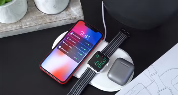 Sạc pin khi gần hết và phải sạc đầy pin Quan niệm này không đúng khi mà hầu hết tất cả điện thoại thông minh đều dùng pin Lithium-ion. Cách sạc pin tốt nhất cho máy là chúng ta sạc mọi lúc, pin Lithium-ion hoạt động tốt nhất ở mức 60 – 80%, không cần phải sạc đầy 100% và bạn cũng không nên để pin tụt về mức yếu 20% rồi mới sạc, điều này không tốt cho tuổi thọ của pin.