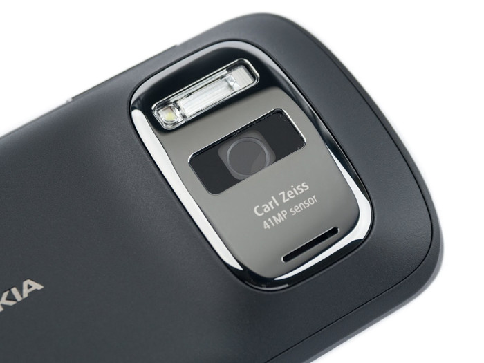 Camera độ phân giải cao hơn chụp đẹp hơn Số “chấm” – Megapixel, viết tắt MP là giá trị độ phân giải ảnh, trên lý thuyết thì số MP càng cao thì khi zoom ảnh sẽ càng ít bị bể ảnh và độ chi tiết hiển thị trên ảnh sẽ tăng. Nhưng thực tế thì còn phụ thuộc vào nhiều yếu tố như thấu kính, bộ cảm biến chỉnh ảnh, thuật toán xử lí hình ảnh,… thế nên số “chấm” cao chưa nói lên được nhiều.