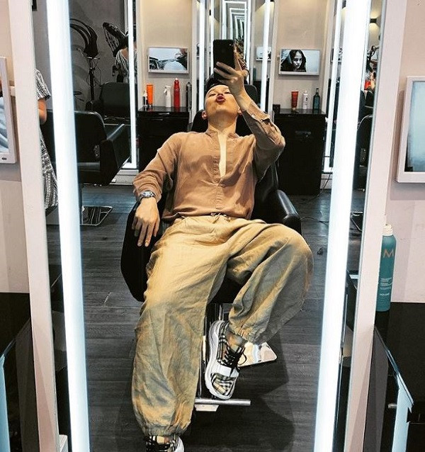 Nói về chuỗi ngày cách ly, Vũ Khắc Tiệp hài hước cho biết, cả ngày chỉ có: "Ăn + ngủ + chụp hình... ngủ tiếp". Vũ Khắc Tiệp lại được cách ly lần thứ 3 | VTC14. Nguồn: Youtube