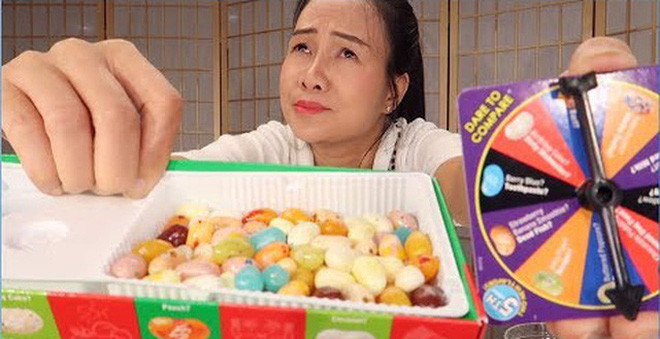 Các video ăn uống của chị Vinh đa phần đều là các loại trái cây. Ngoài ra, chị cũng rất hay chia sẻ đến khán giả về cuộc sống đời thường ở Mỹ của gia đình mình.