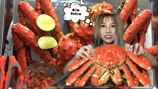 Nana Liu tên thật là Văn Công Hiệp, sinh năm 1998, hiện đang sống và làm việc tại TP.HCM cũng là Youtuber với biệt danh "thánh nữ nhạc chế".