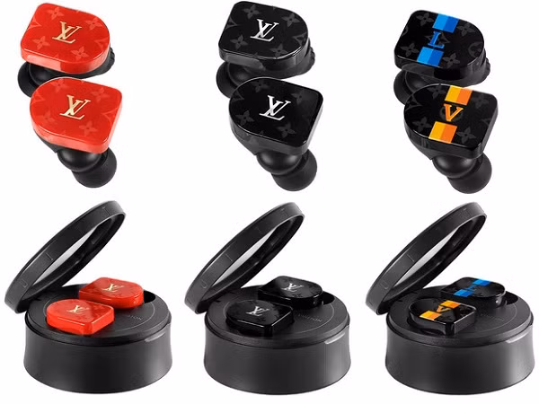 Thiết kế tai nghe này của LV có 5 màu riêng biệt cho người dùng lựa chọn: đỏ tươi, trắng, đen tuyền, hồng và vàng neon. Cặp tai nghe của Sơn Tùng M-TP có màu đen tuyền.