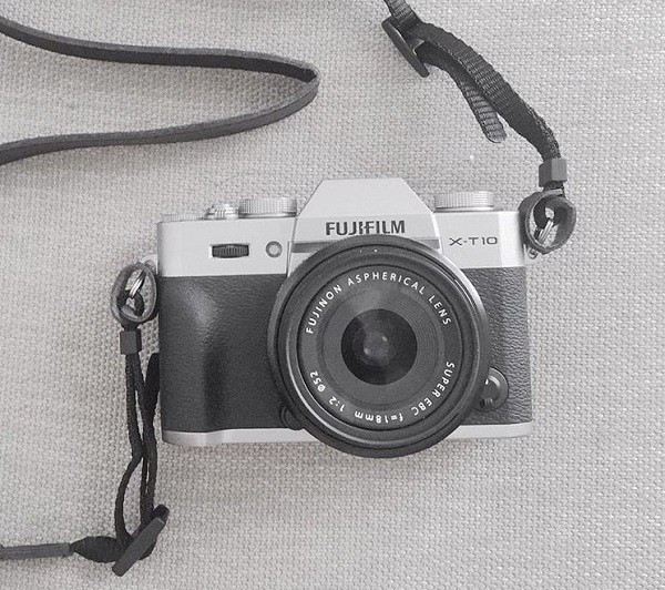 Thời gian khá lâu trước đó, nam ca sĩ ''Hãy trao cho anh'' sở hữu một chiếc Fujji Film XT10