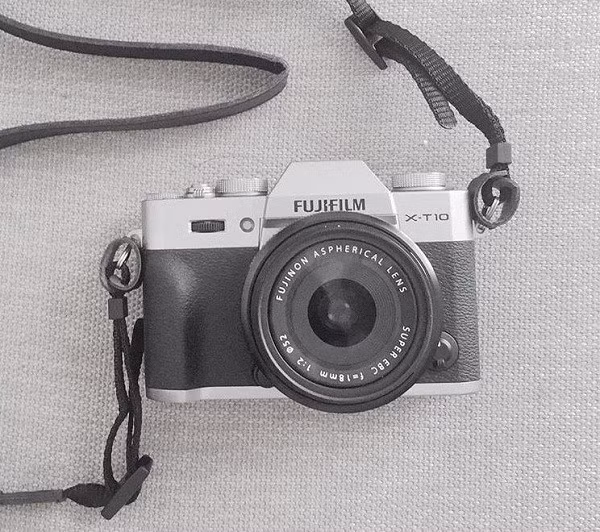 Thời gian khá lâu trước đó, nam ca sĩ ''Hãy trao cho anh'' sở hữu một chiếc Fujji Film XT10