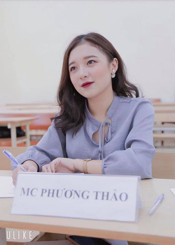 Cô nàng là cựu sinh viên của Học viện Báo chí và Tuyên truyền.