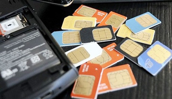 "Nữ hoàng nội y" Ngọc Trinh từng là chủ sở hữu của số máy 0989.999.999 - một trong những sim số điện thoại đẹp và VIP nhất Việt Nam. Dù mức giá của số máy này không được công bố nhưng chủ nhân trước đó của nó cho biết toàn bộ số tiền được dùng cho mục đích thiện nguyện.