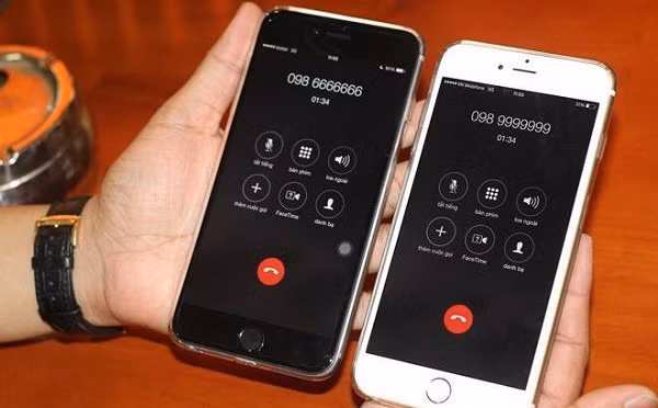 Tính đến thời điểm giữa tháng 1/2019, số sim 0989.999.999 có số phận khá lận đận khi được đổi chủ 5 lần cùng số tiền thu được đều cho mục đích từ thiện. Ngọc Trinh sở hữu siêu sim 0989999999 và đường đi lận đận của những siêu sim. | VTC14