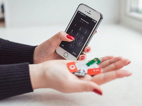 Đến năm 2010, chiếc SIM siêu đẹp này được một doanh nhân Hà Nội bạo chi 1,3 tỷ đồng để rinh về, đóng góp cho quỹ từ thiện. Thế nhưng thay vì nhận được sự tốt lành hay phú quý, chủ nhân sim điện thoại này cho biết anh gặp không ít bất tiện khi mỗi ngày nhận đến hàng trăm tin nhắn và cuộc gọi, không ít trong số đó đến từ những người lạ mặt, tin nhắn rác, quảng cáo, làm quen…