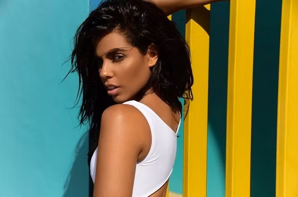 Katrina Brodsky là một cái tên rất nổi tiếng ở Mỹ với vai trò là một người mẫu nóng bỏng, đồng thời là một vận động viên bộ môn đánh golf. Làn da nâu quyến rũ cùng gương mặt góc cạnh khiến Katrina gây chú ý mỗi khi xuất hiện trên sân golf.